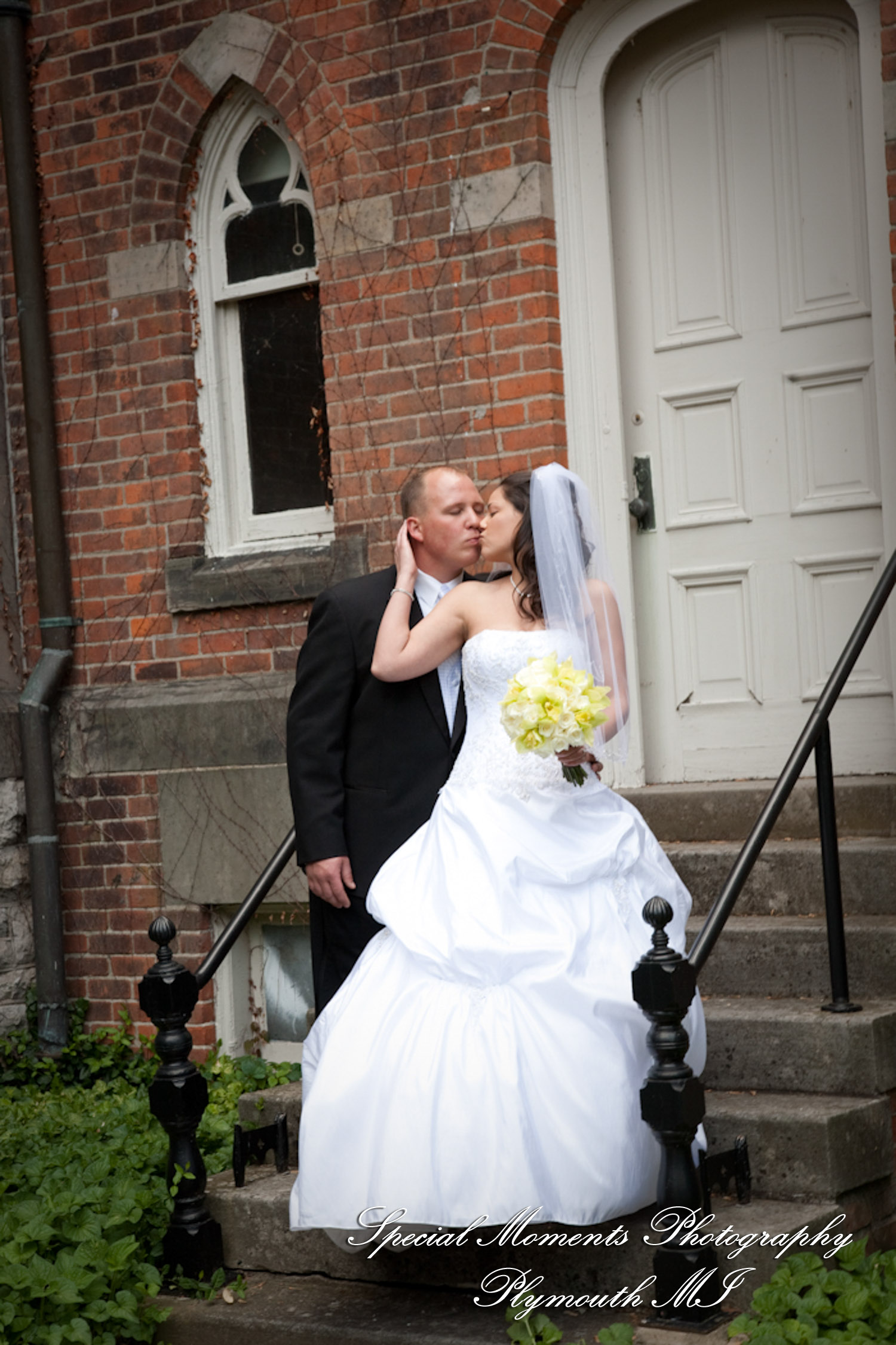 Rachelle & Matthew at Grosse Pointe Academy Chapel Grosse Pointe Farms MI wedding photography
