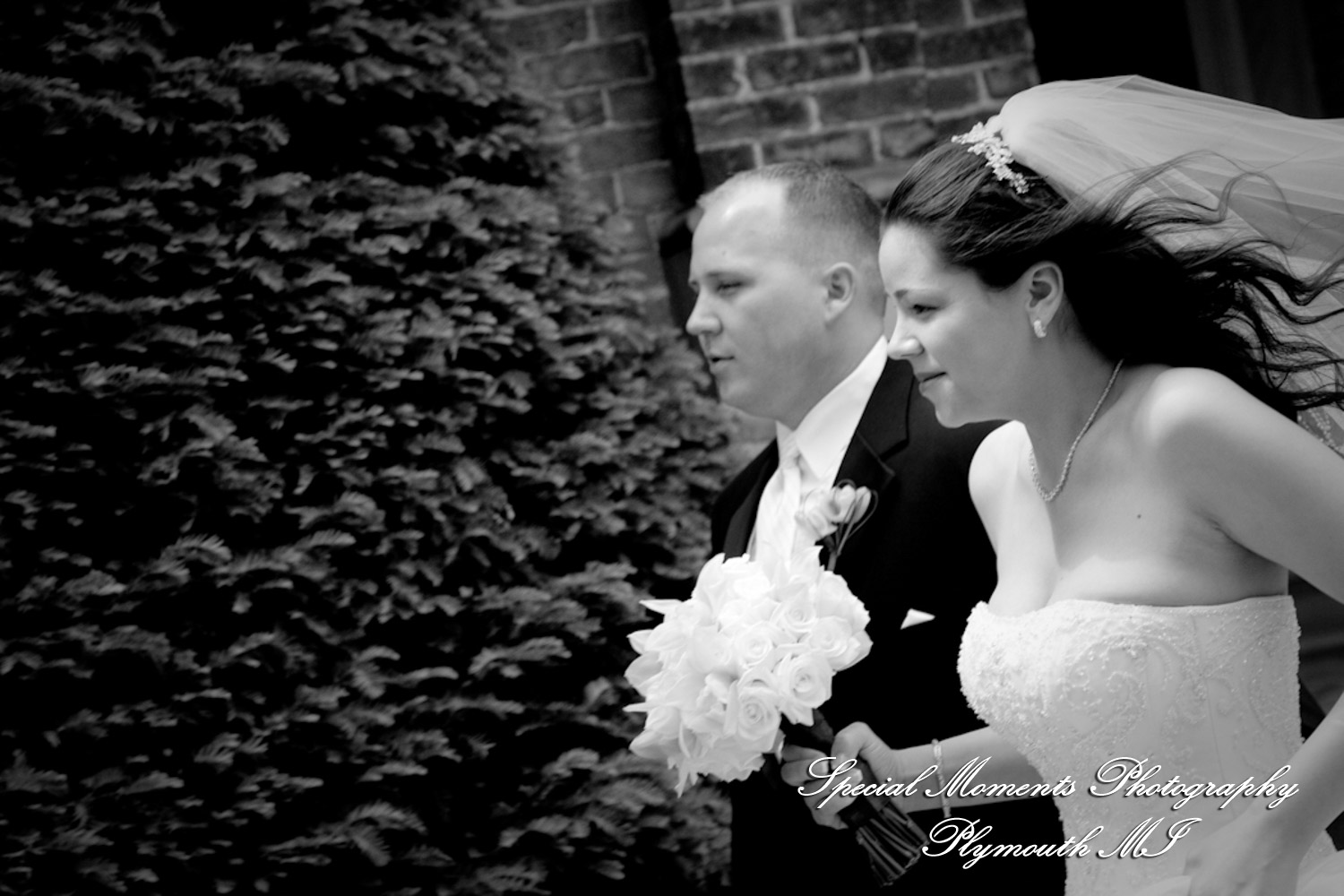 Rachelle & Matthew at Grosse Pointe Academy Chapel Grosse Pointe Farms MI wedding photography