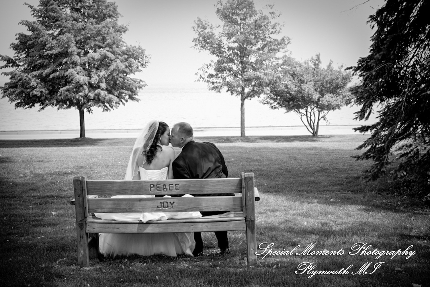 Rachelle & Matthew at Grosse Pointe Academy Chapel Grosse Pointe Farms MI wedding photography
