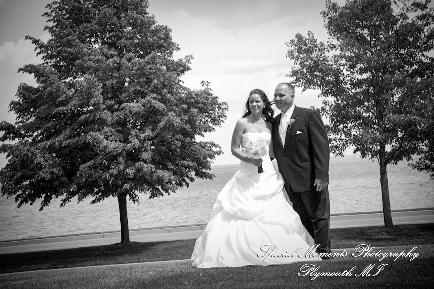 Rachelle & Matthew at Grosse Pointe Academy Chapel Grosse Pointe Farms MI wedding photography