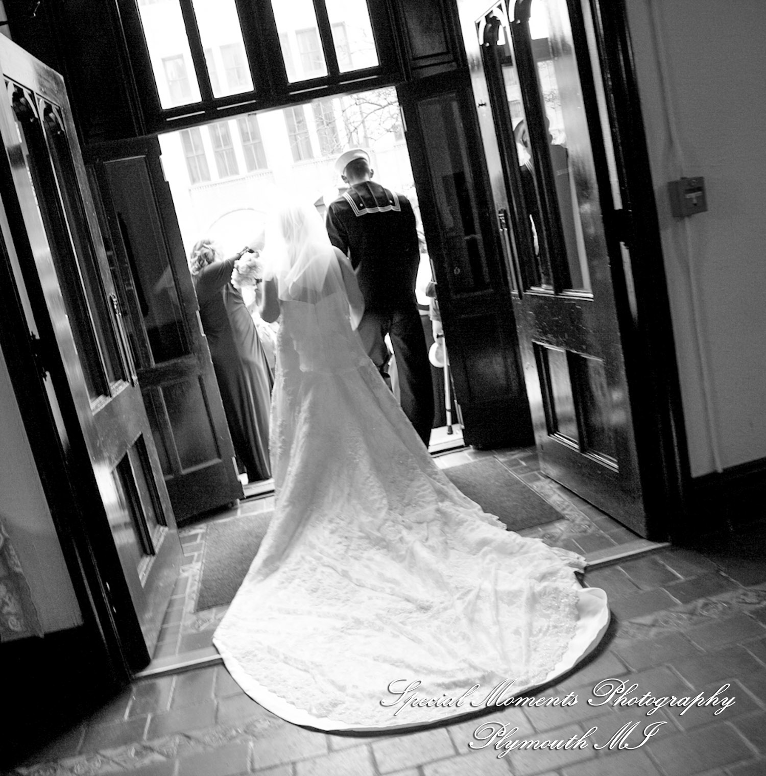 Emily & Jonathan at Fort Street Presbyterian Church Detroit MI wedding photography