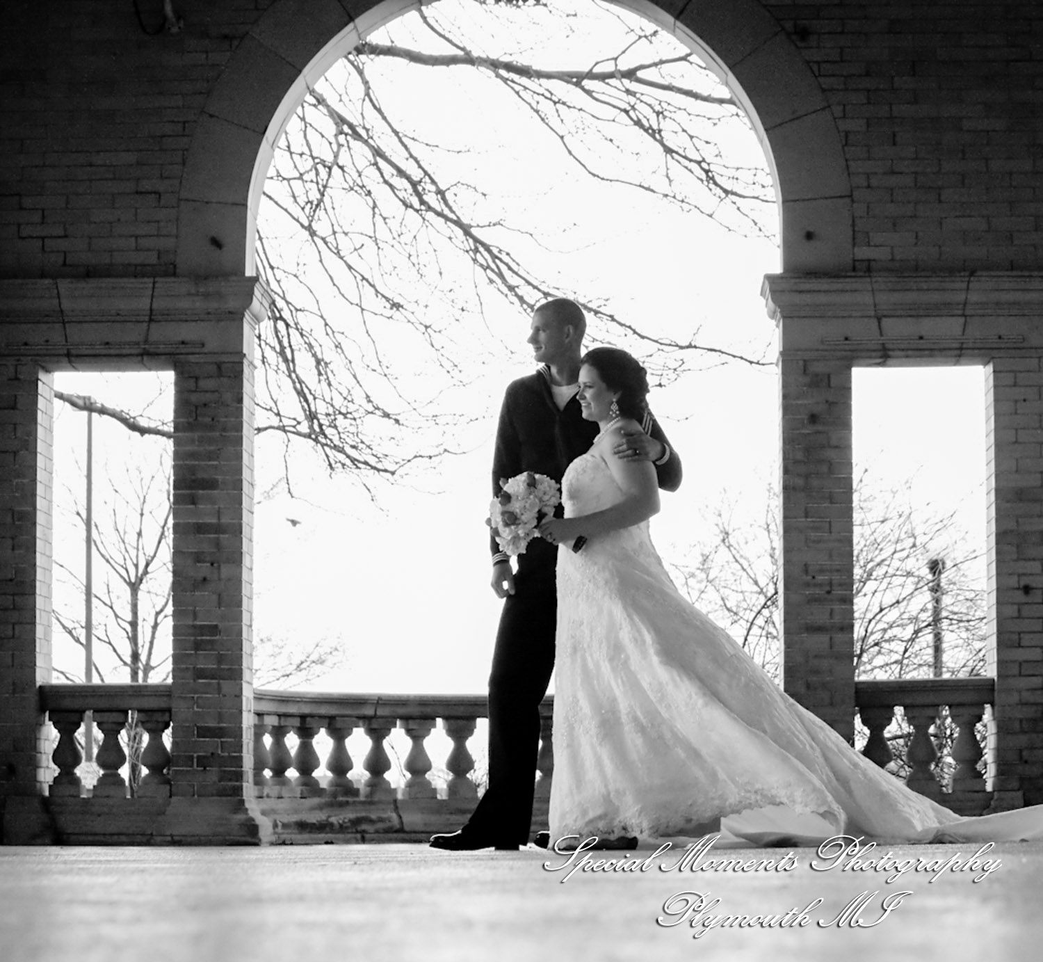 Emily & Jonathan at Fort Street Presbyterian Church Detroit MI wedding photography