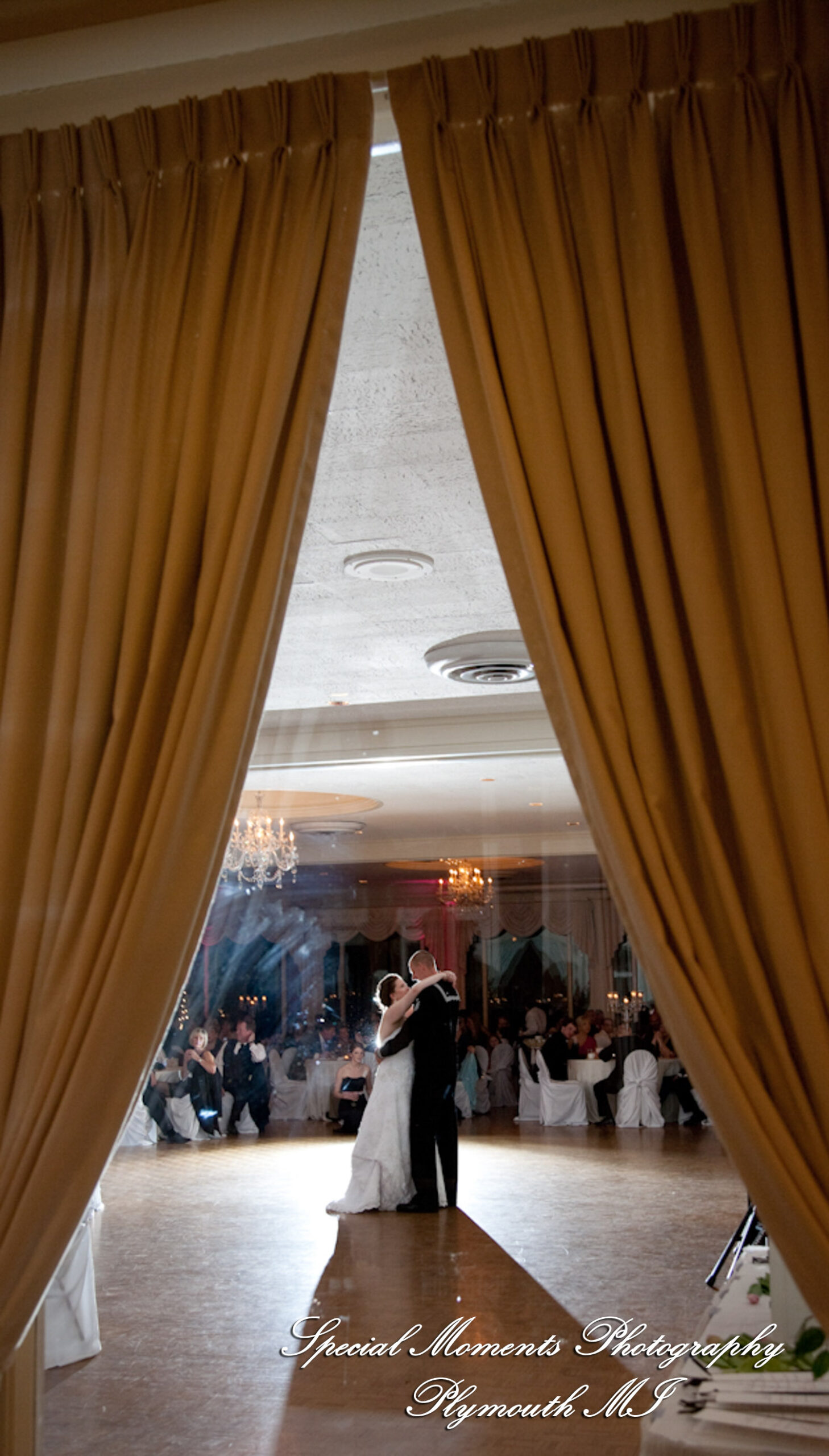 Emily & Jonathan at Grosse Pointe War Memorial Grosse Pointe Farms MI wedding photography