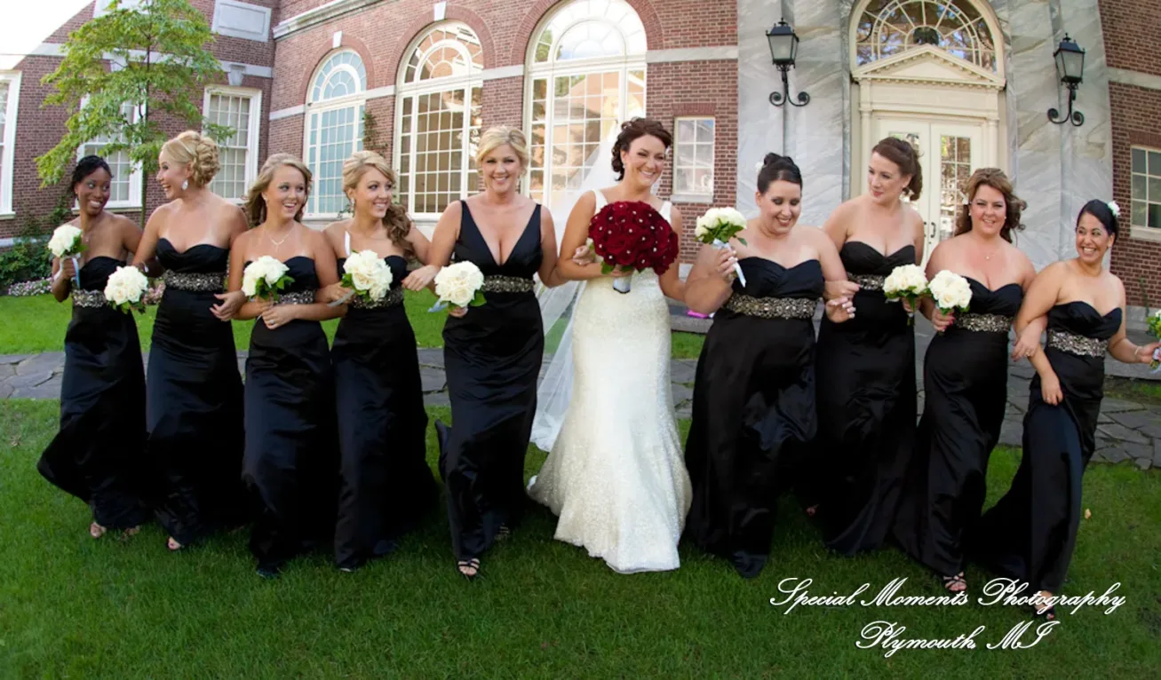 Stephanie & Omari at Anderson Theater Dearborn MI wedding photograph