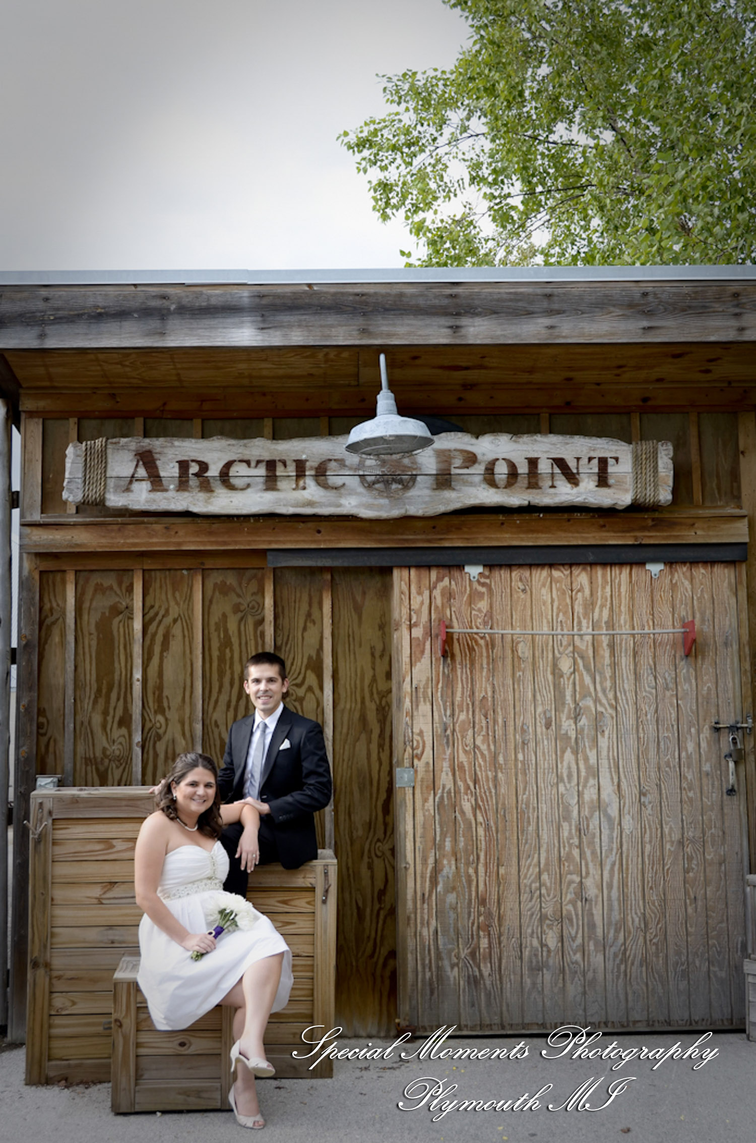 Rachel & Steven at Polar Bear Exhibit Toledo Zoo Toledo OH wedding photography