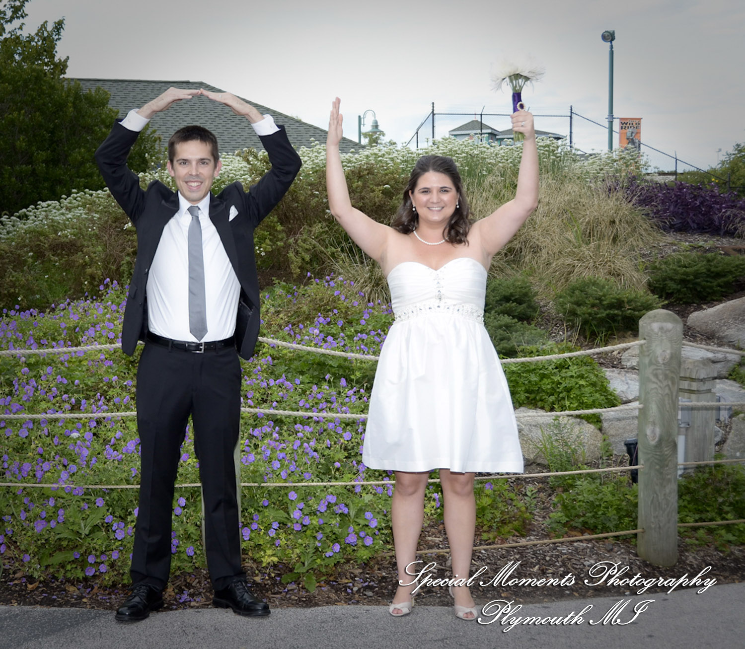 Rachel & Steven at Polar Bear Exhibit Toledo Zoo Toledo OH wedding photography