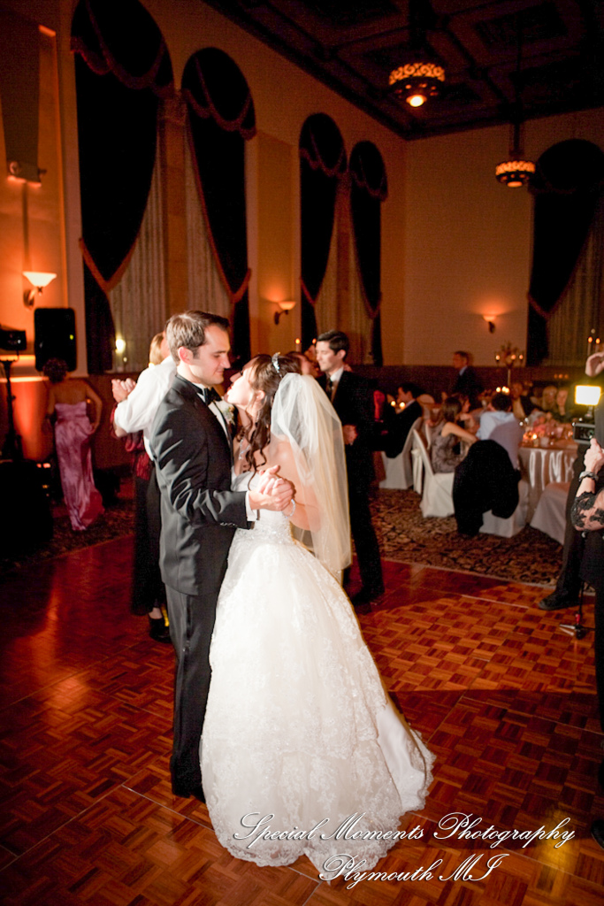 Arielle & Dave at St. John’s Resort Provincial Ballroom MI wedding photography