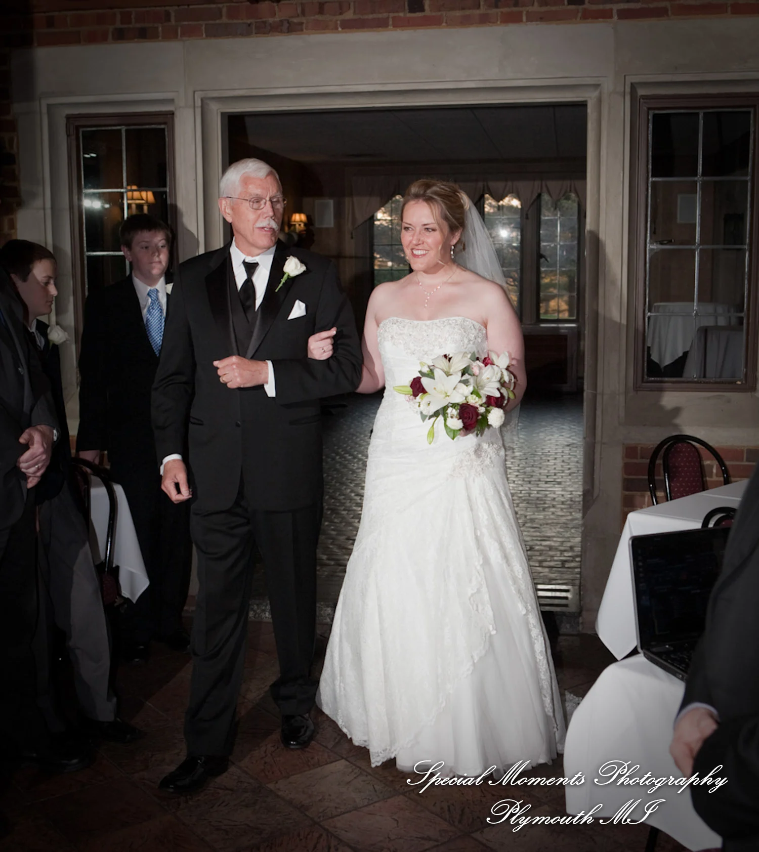 Pine Knob Mansion Clarkston MI wedding photograph