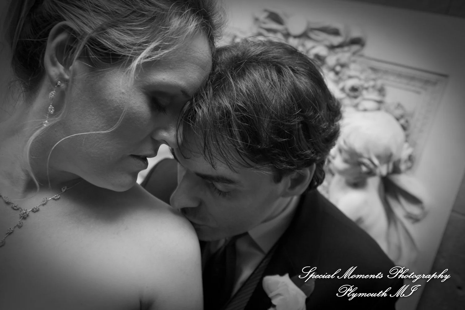 Pine Knob Mansion Clarkston MI wedding photograph