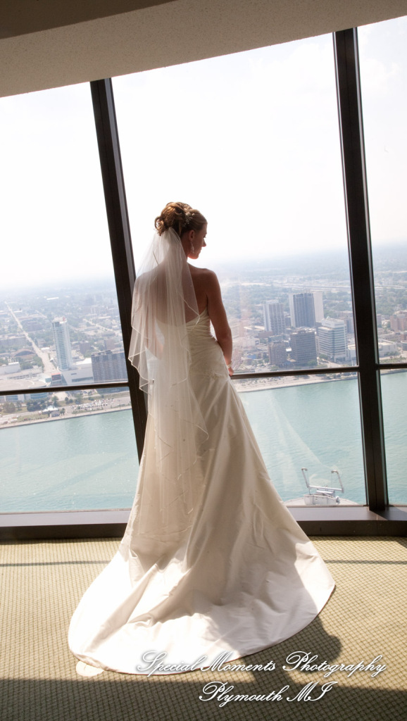 Allison & Ken at Marriott Renaissance Center Detroit MI wedding photograph