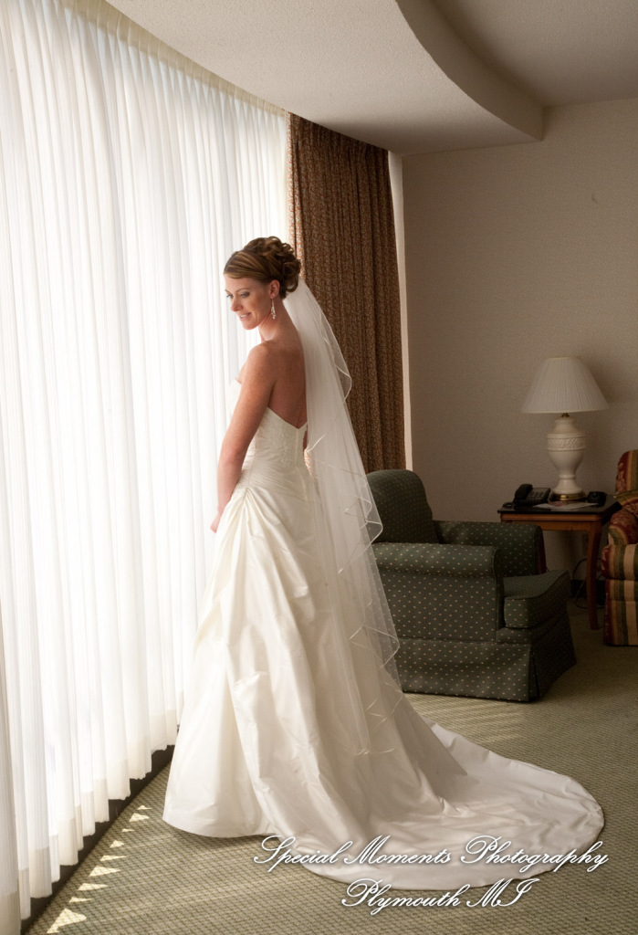 Allison & Ken at Marriott Renaissance Center Detroit MI wedding photograph
