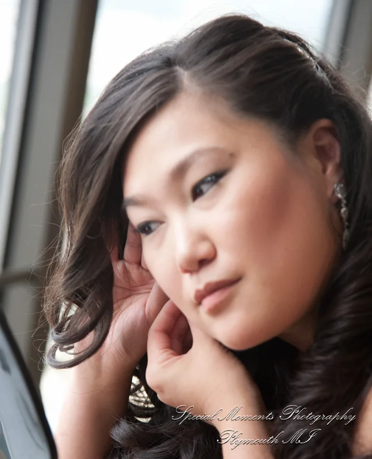 Detroit Marriott Renaissance Center wedding photograph