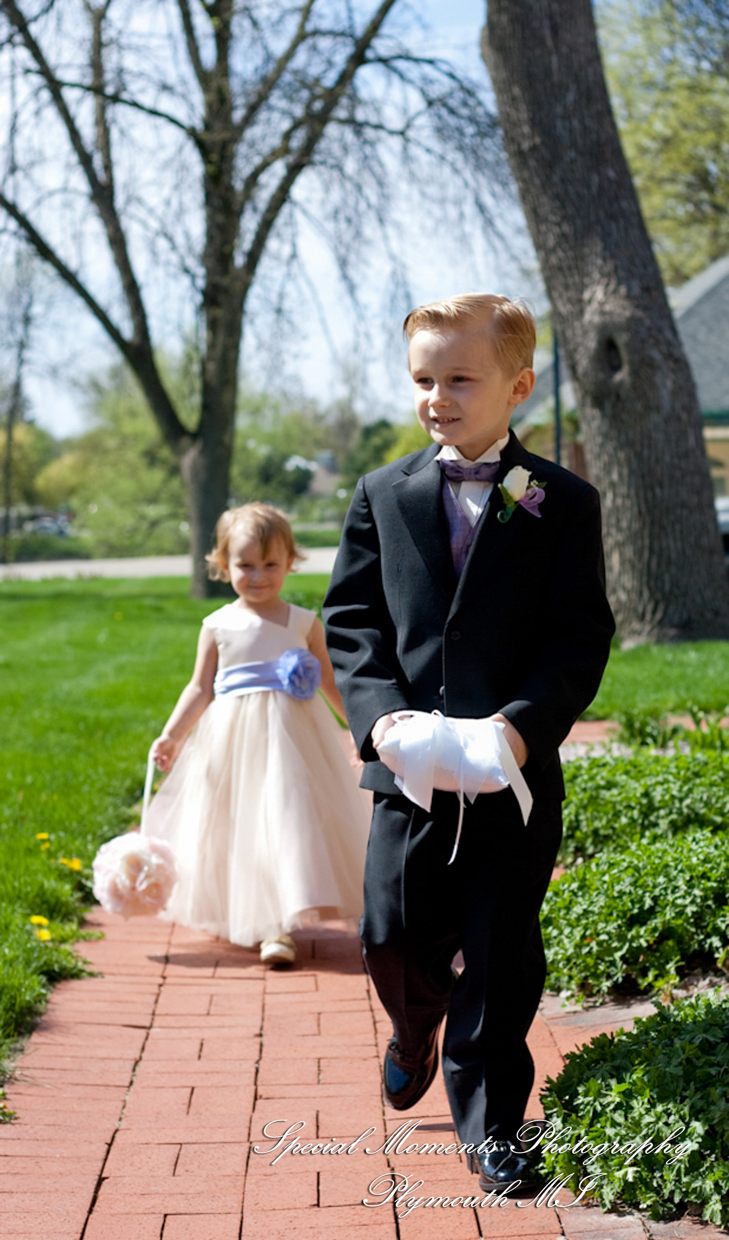 Lisa & Jeffrey at Montague Inn Saginaw MI wedding photography
