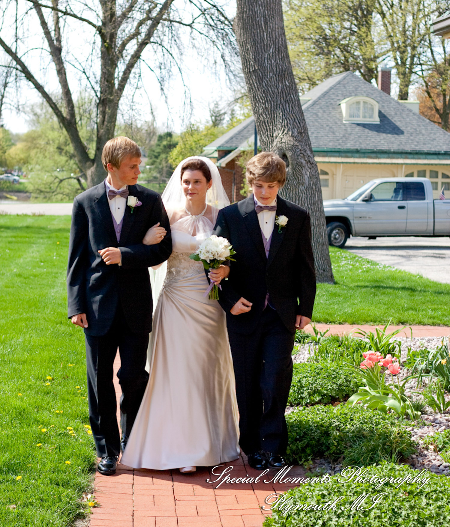 Lisa & Jeffrey at Montague Inn Saginaw MI wedding photography