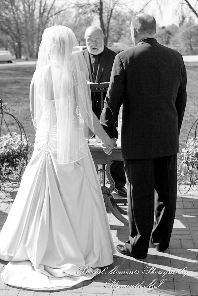 Lisa & Jeffrey at Montague Inn Saginaw MI wedding photography