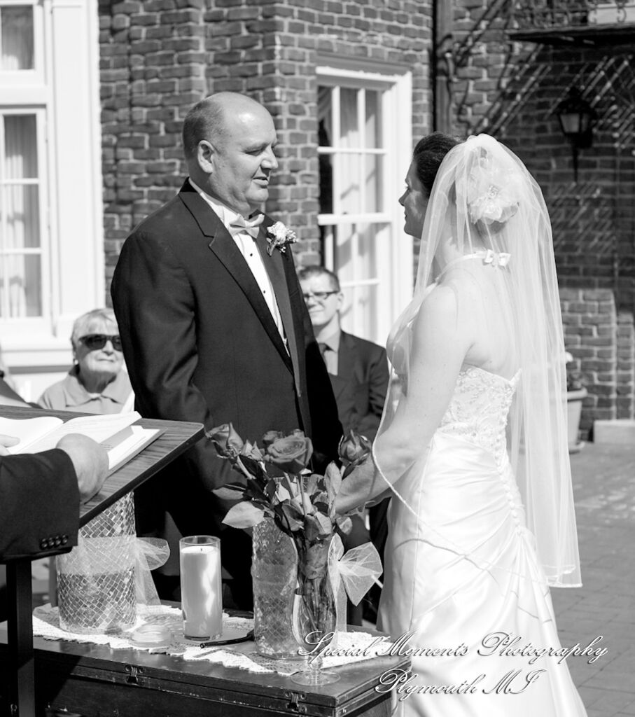 Lisa & Jeffrey at Montague Inn Saginaw MI wedding photography