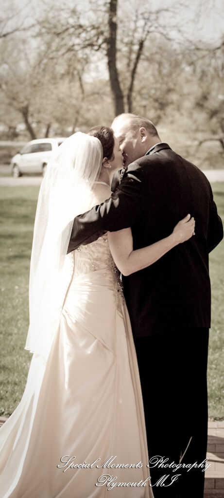 Lisa & Jeffrey at Montague Inn Saginaw MI wedding photography