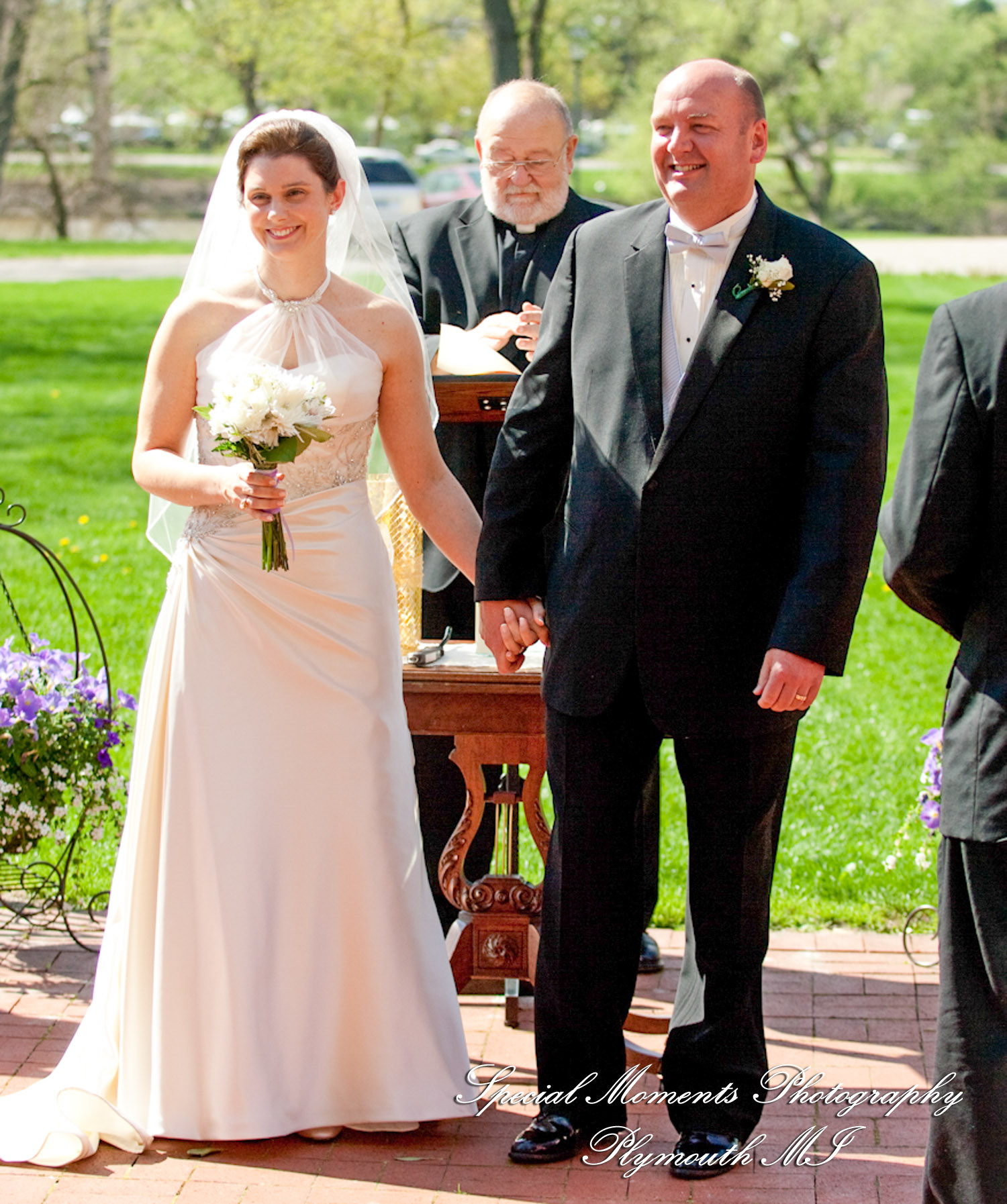 Lisa & Jeffrey at Montague Inn Saginaw MI wedding photography