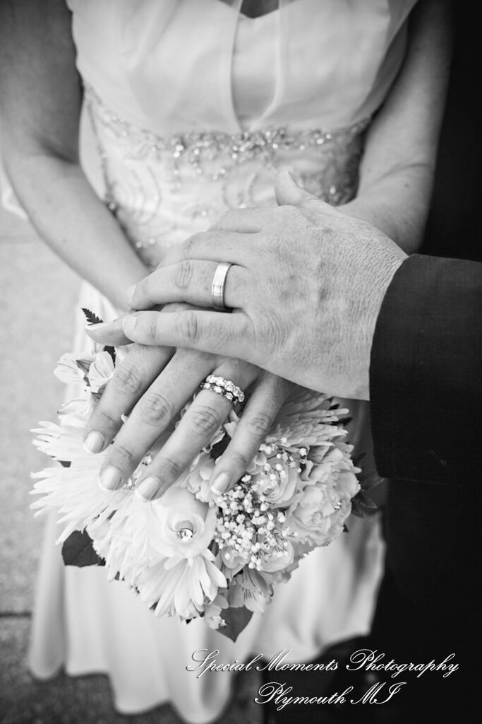 Lisa & Jeffrey at Montague Inn Saginaw MI wedding photography
