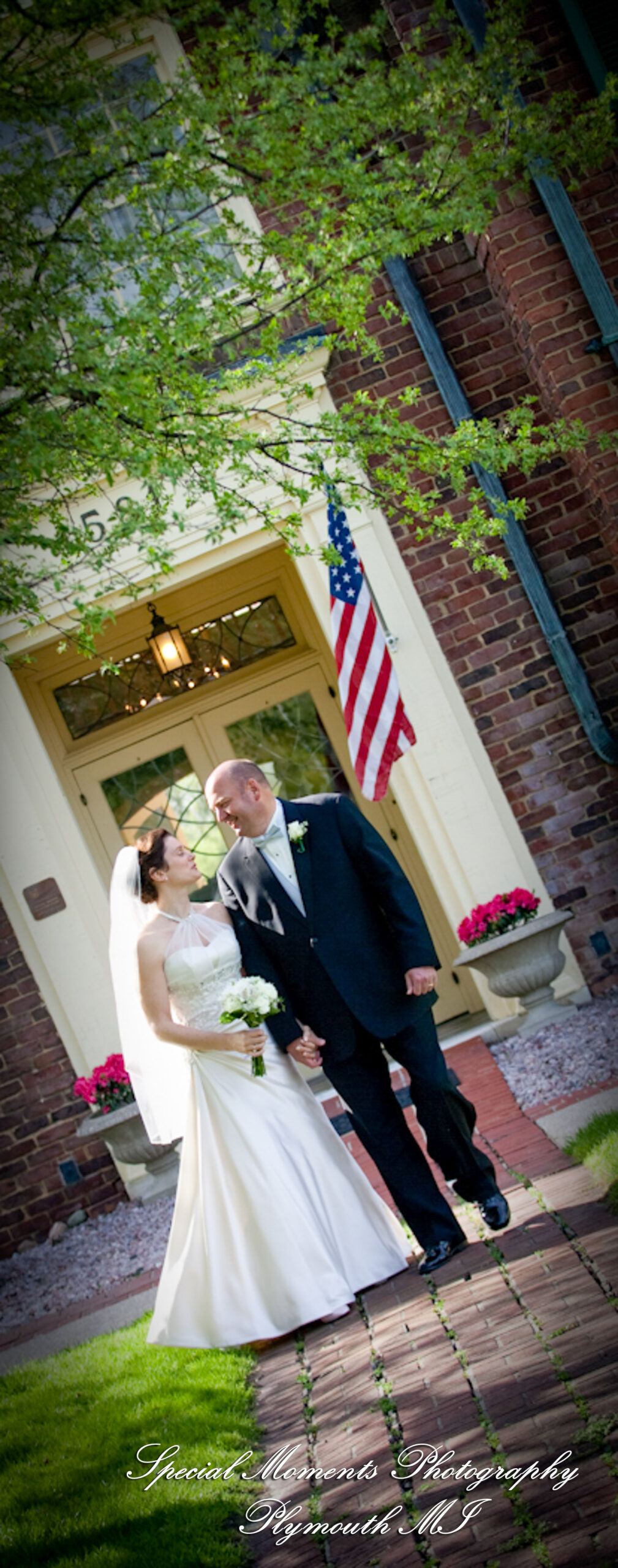 Lisa & Jeffrey at Montague Inn Saginaw MI wedding photography