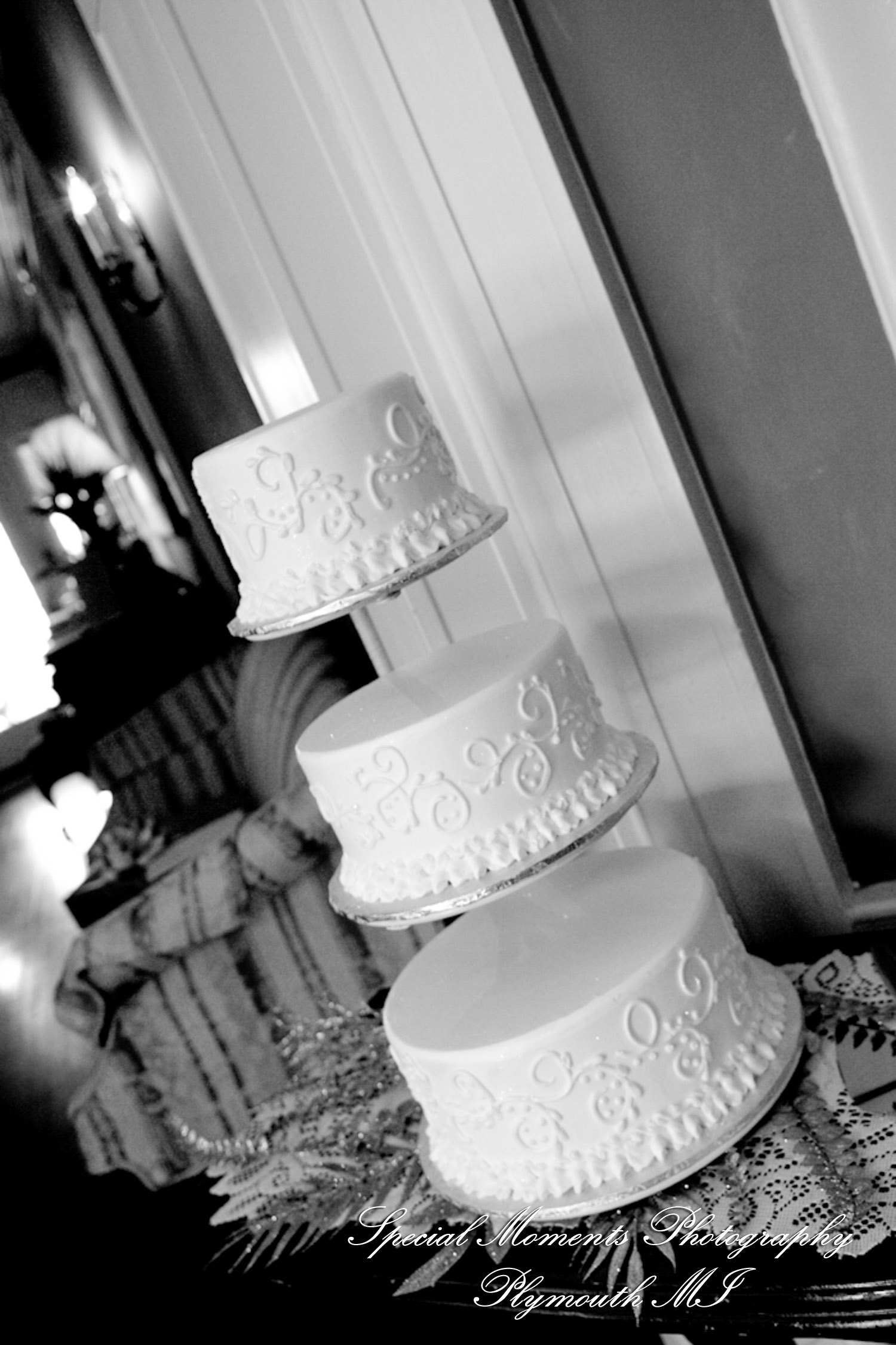 Lisa & Jeffrey at Montague Inn Saginaw MI wedding photography