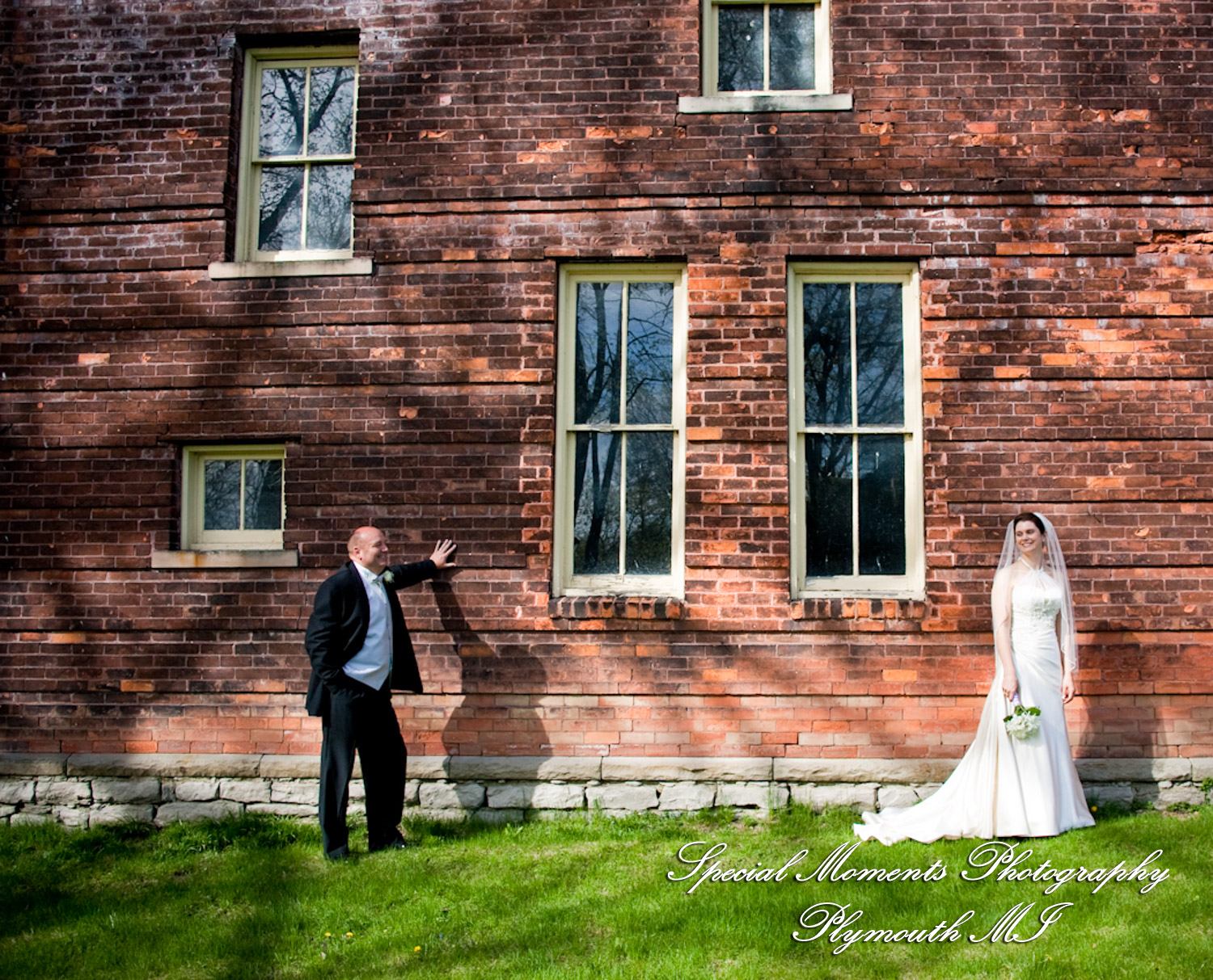 Lisa & Jeffrey at Montague Inn Saginaw MI wedding photography