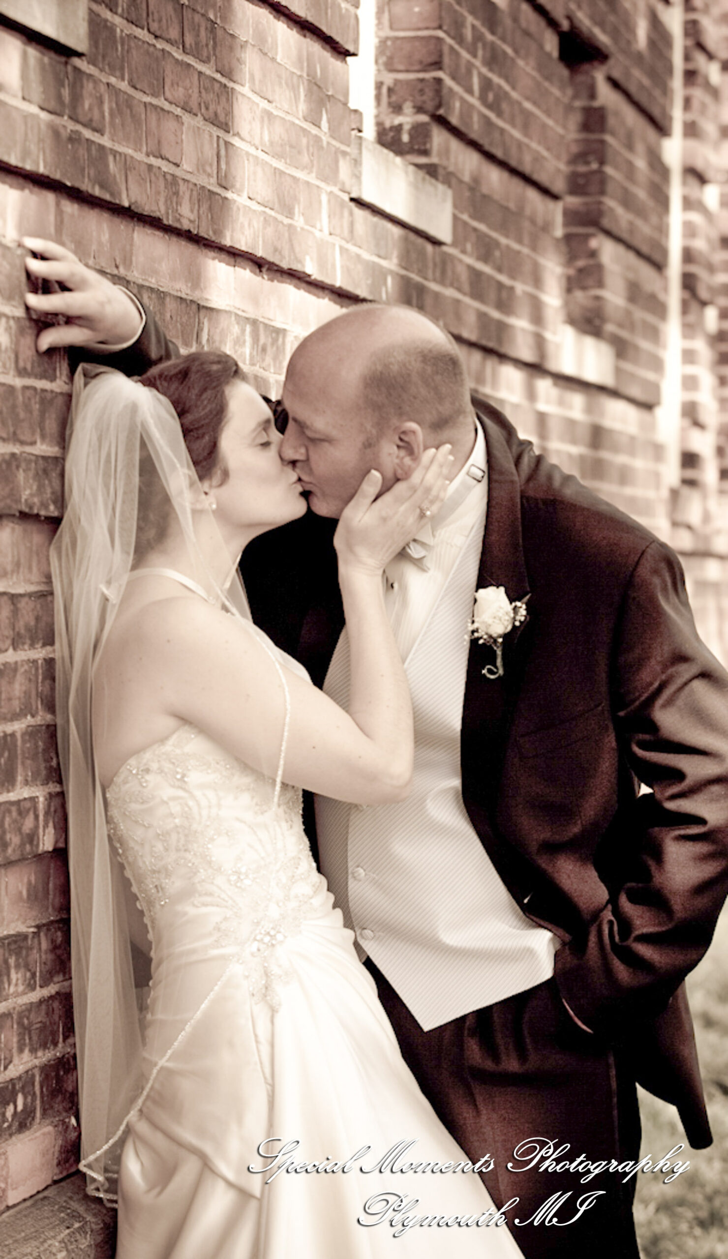 Lisa & Jeffrey at Montague Inn Saginaw MI wedding photography