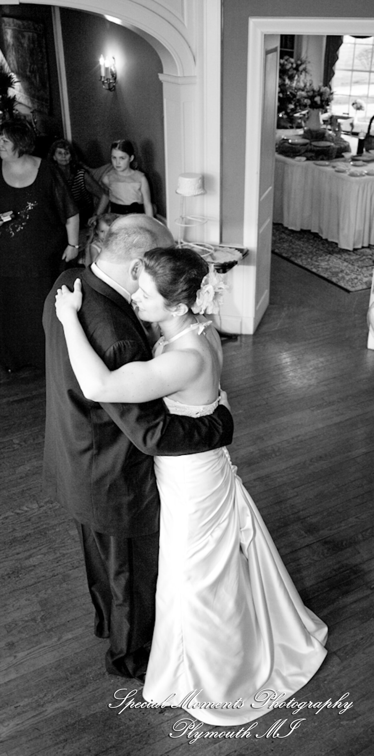 Lisa & Jeffrey at Montague Inn Saginaw MI wedding photography
