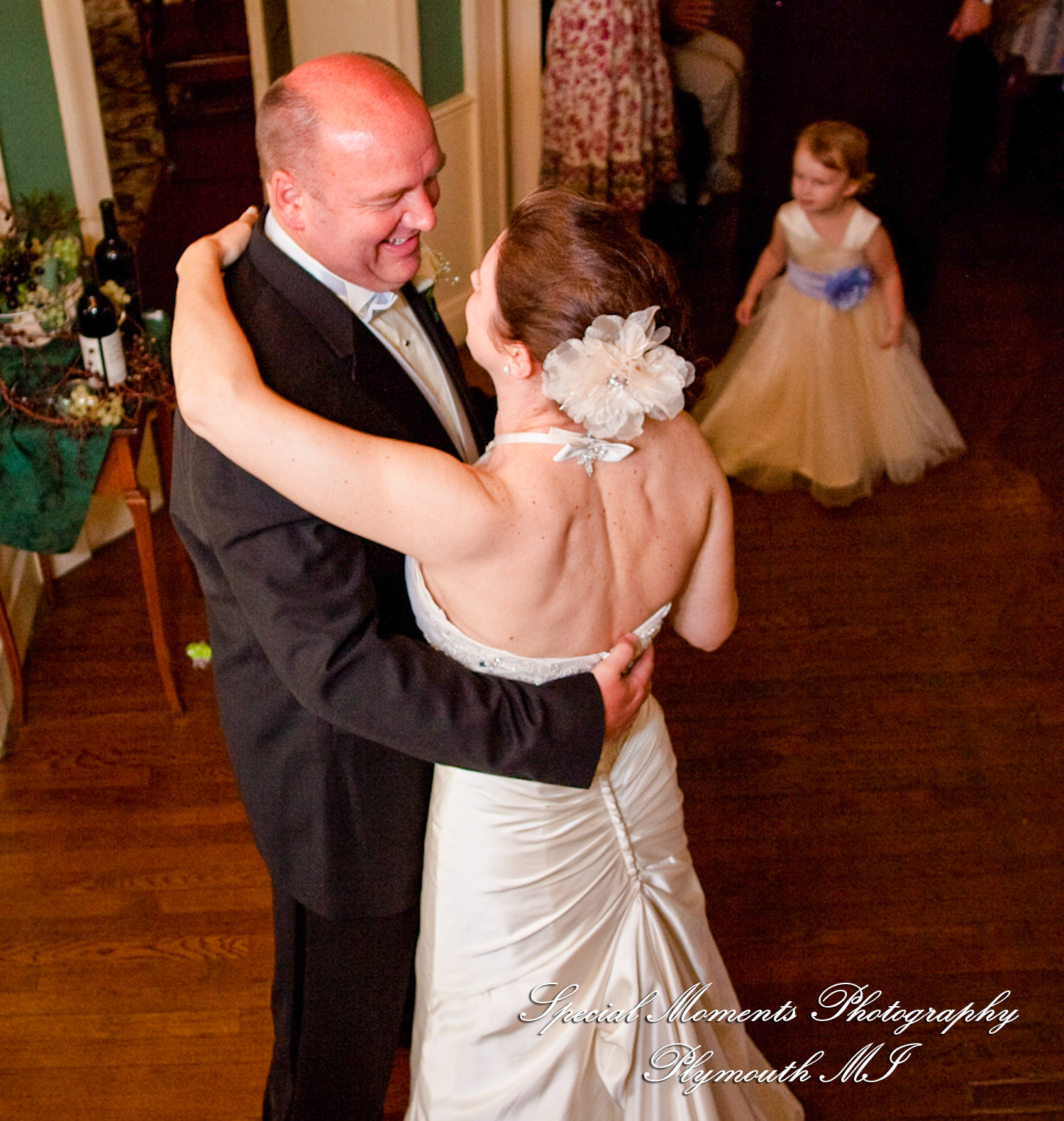 Lisa & Jeffrey at Montague Inn Saginaw MI wedding photography