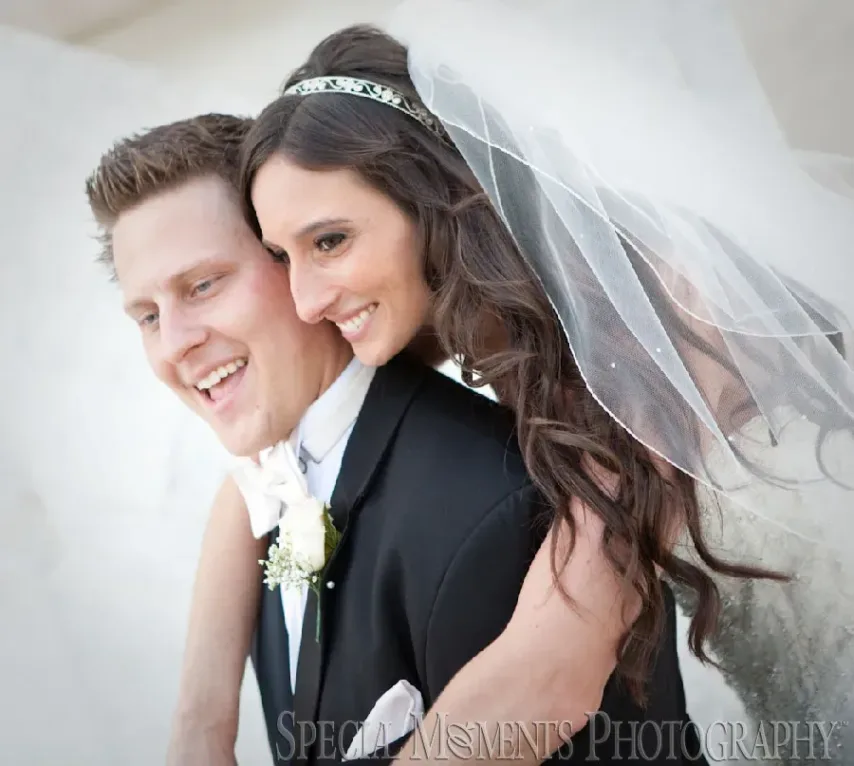 Holy Redeemer Detroit MI wedding photograph