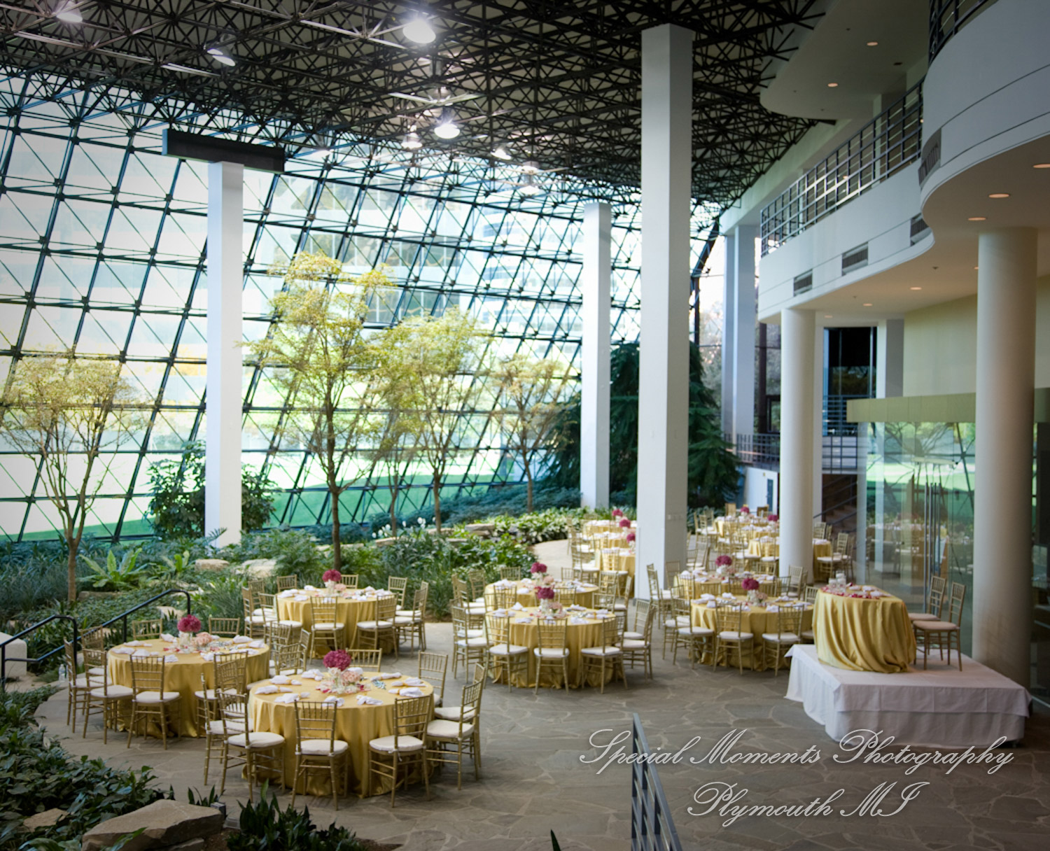 The Westin Southfield Detroit Atrium MI wedding photograph