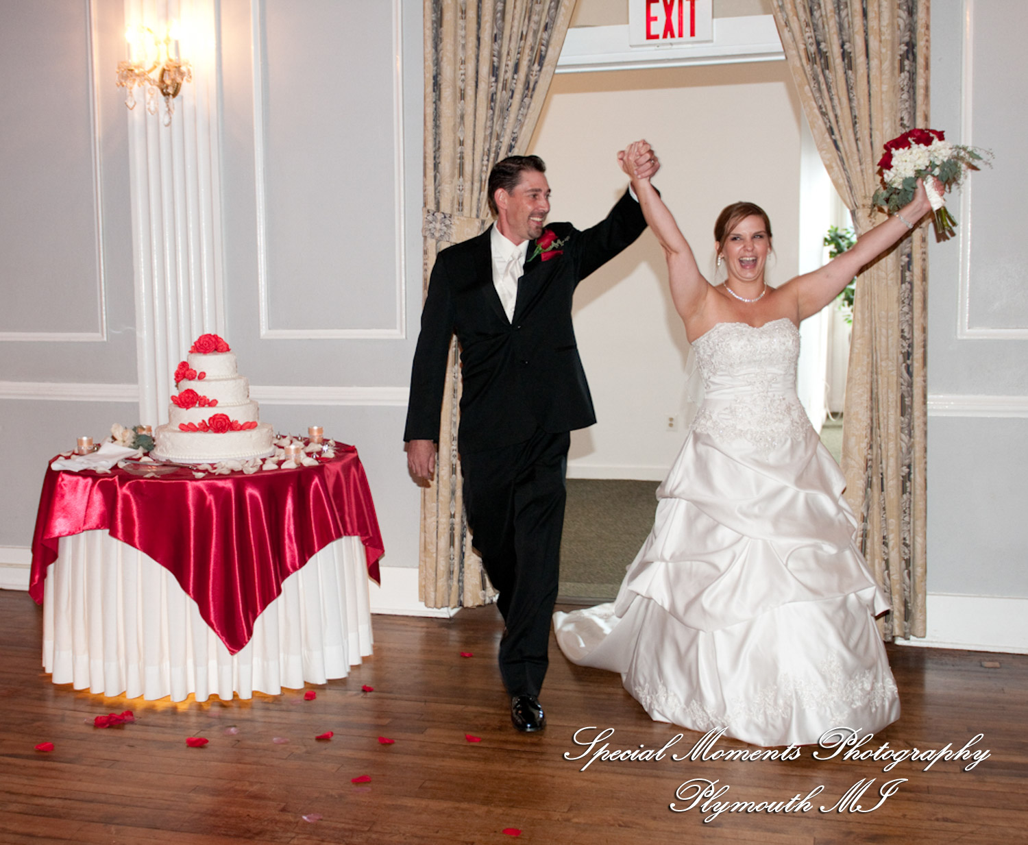 Shannan & Eric at FMeeting House Grand Ballroom Plymouth MI wedding photography
