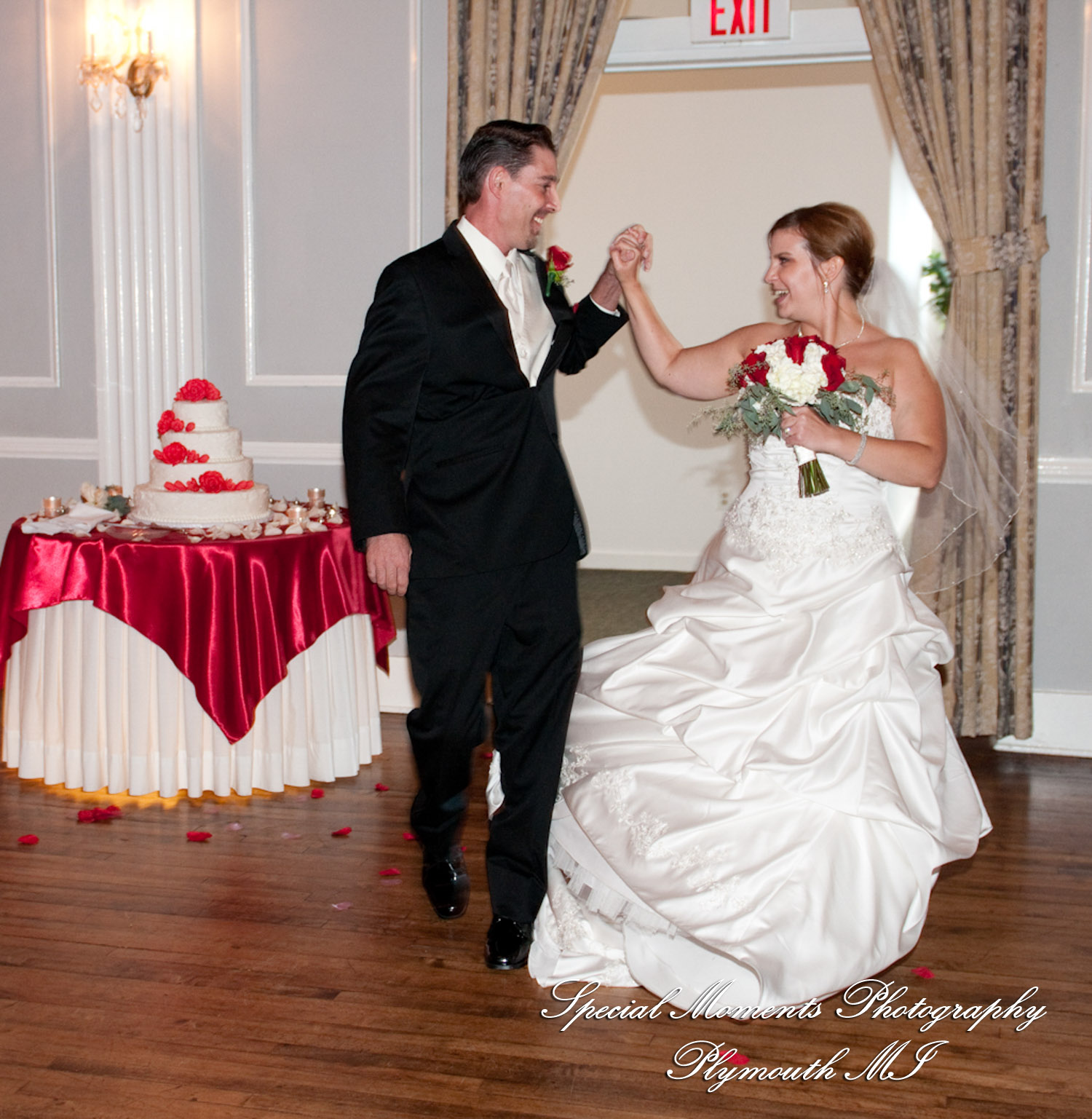 Shannan & Eric at FMeeting House Grand Ballroom Plymouth MI wedding photography
