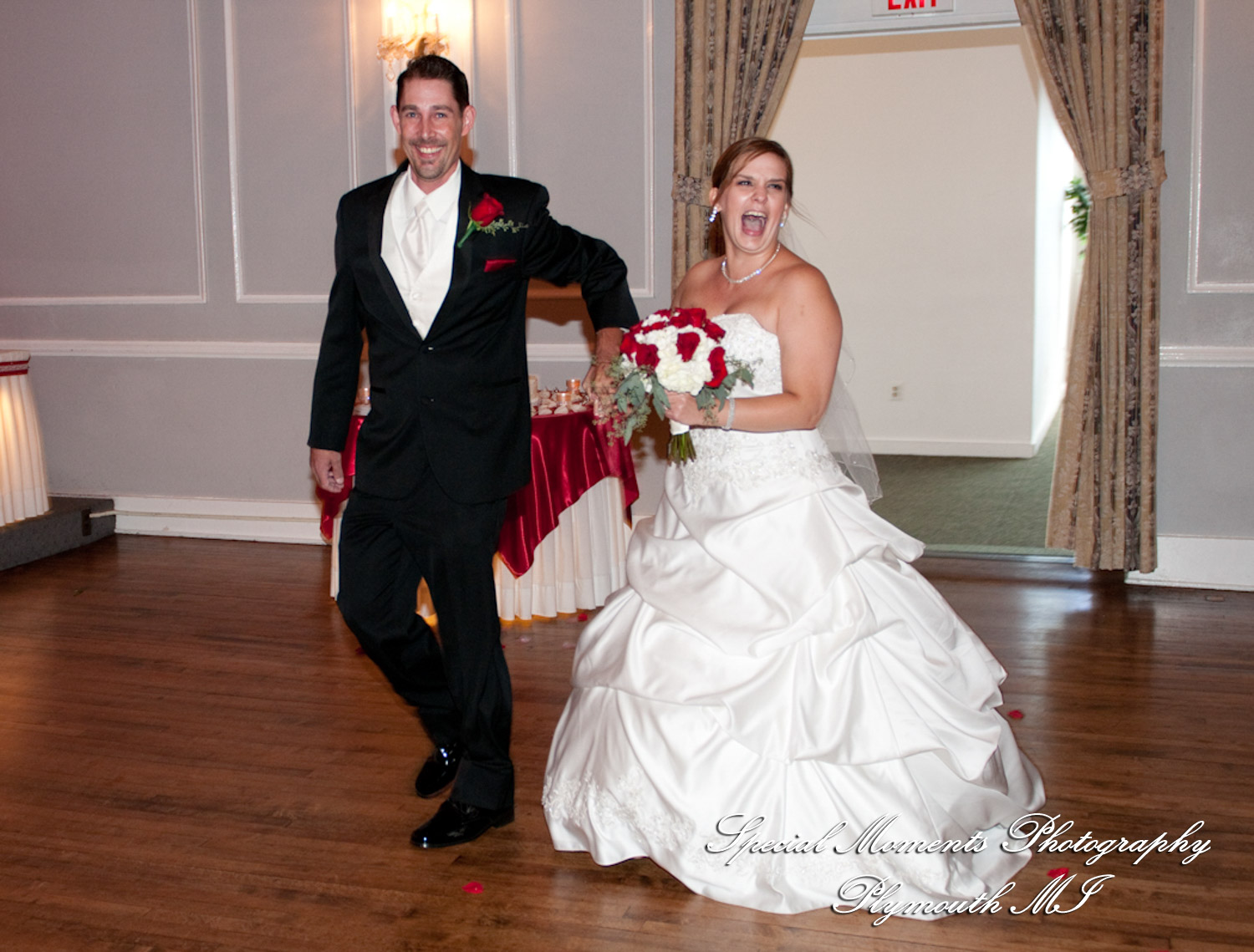 Shannan & Eric at FMeeting House Grand Ballroom Plymouth MI wedding photography