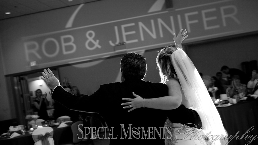 Oak Arbor Church And Banquet Facility Rochester MI wedding photograph