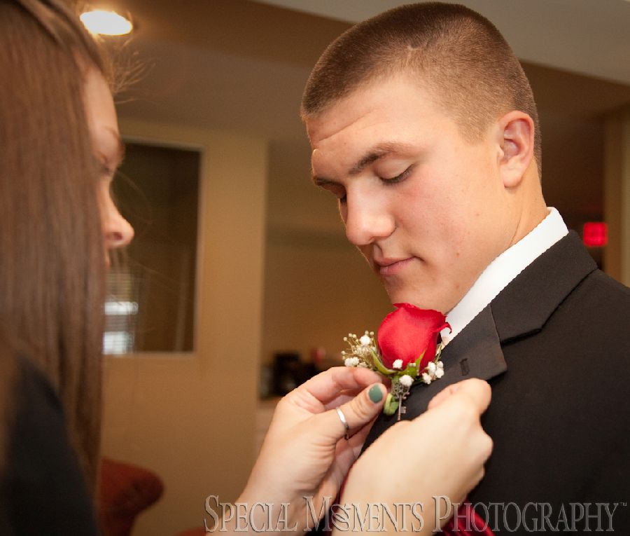 Plymouth Church of Christ Plymouth MI wedding photograph