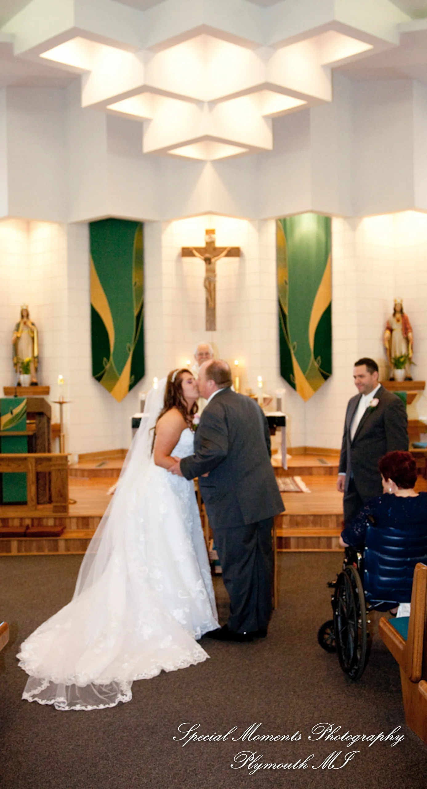 Holy Spirit Roman Catholic Brighton MI wedding photograph
