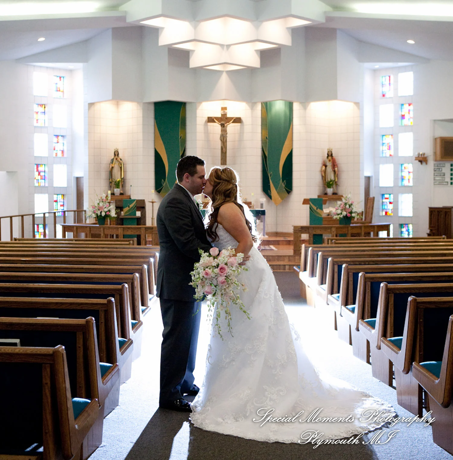 Holy Spirit Roman Catholic Brighton MI wedding photograph