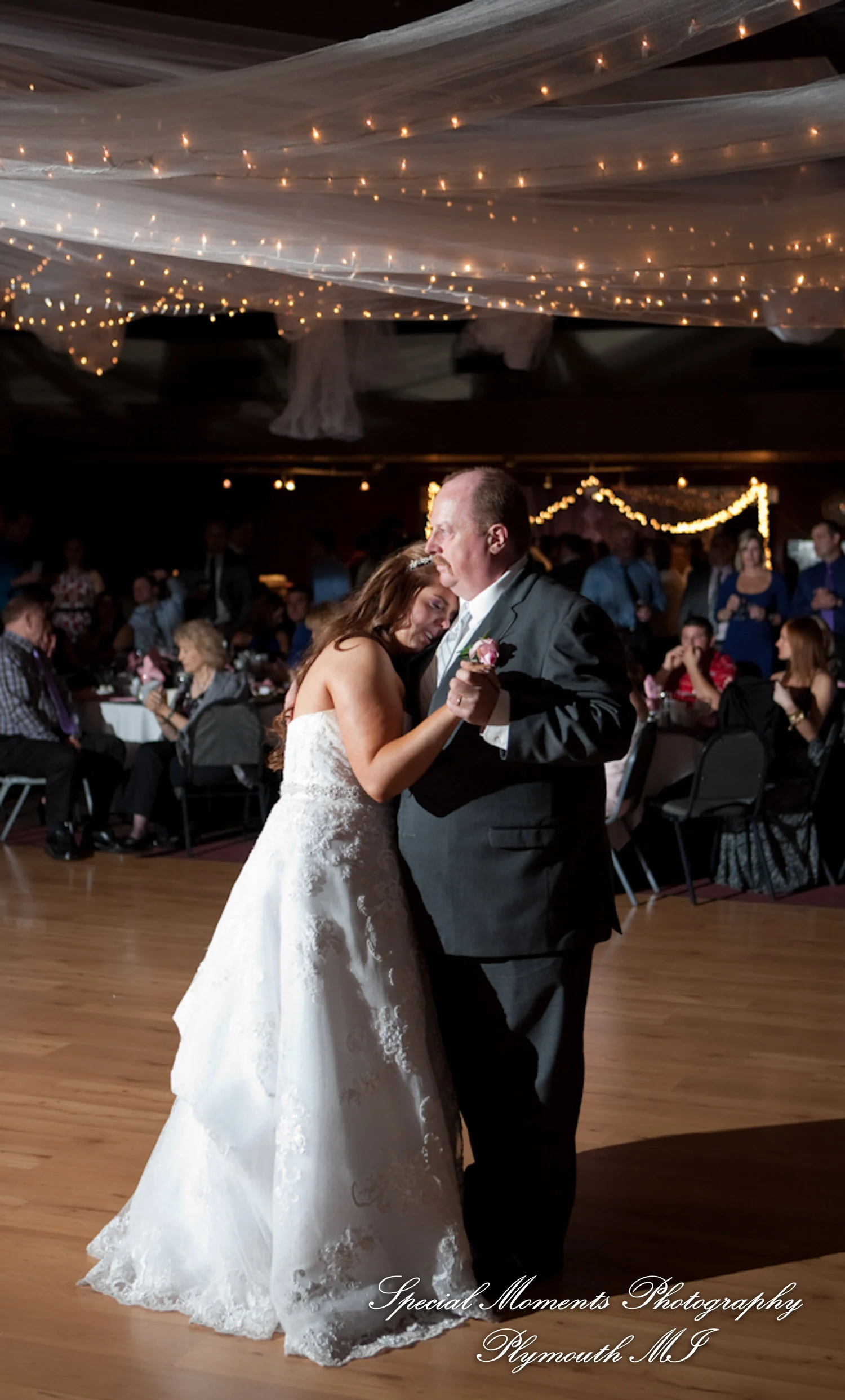Knights of Columbus Dexter MI wedding photograph