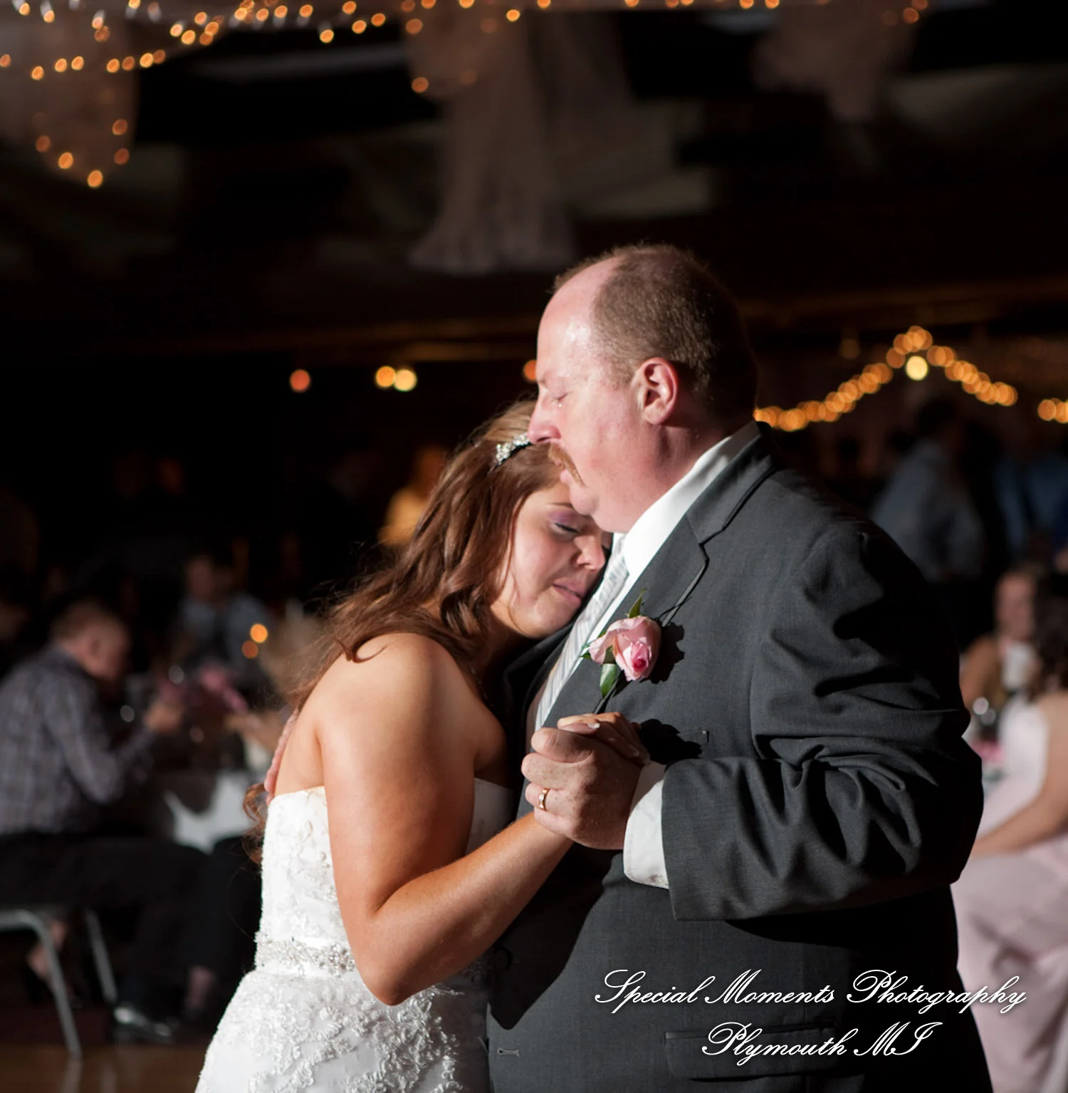 Knights of Columbus Dexter MI wedding photograph