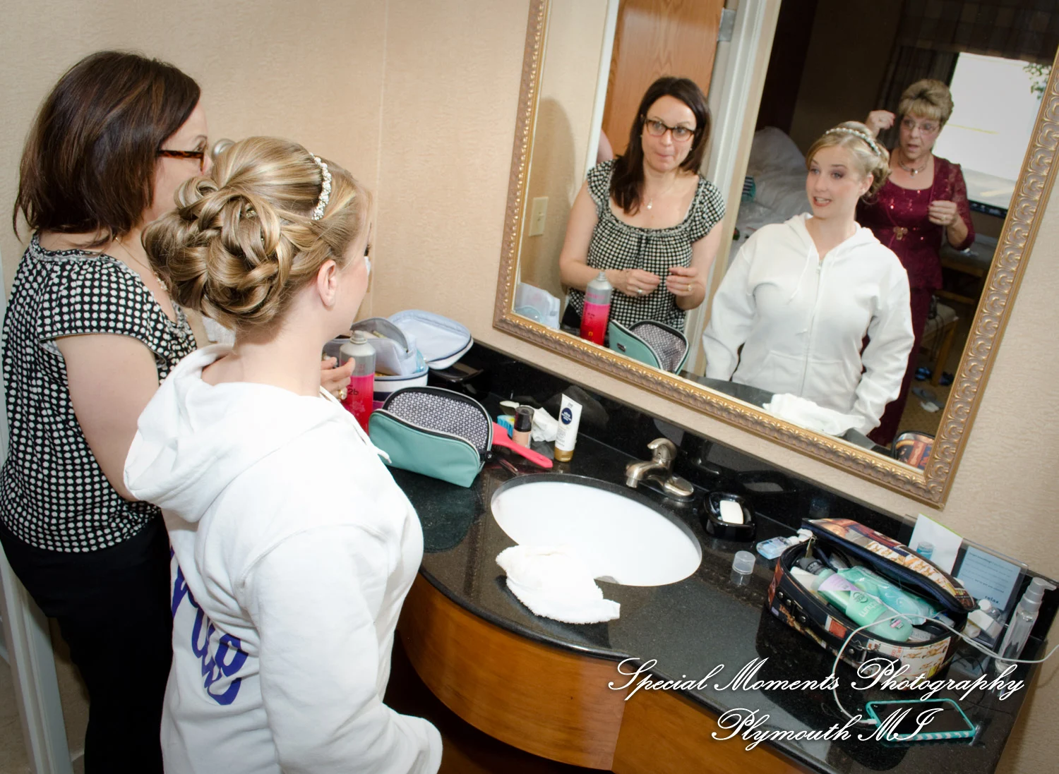 Shelby Gardens Shelby Twp MI wedding photograph