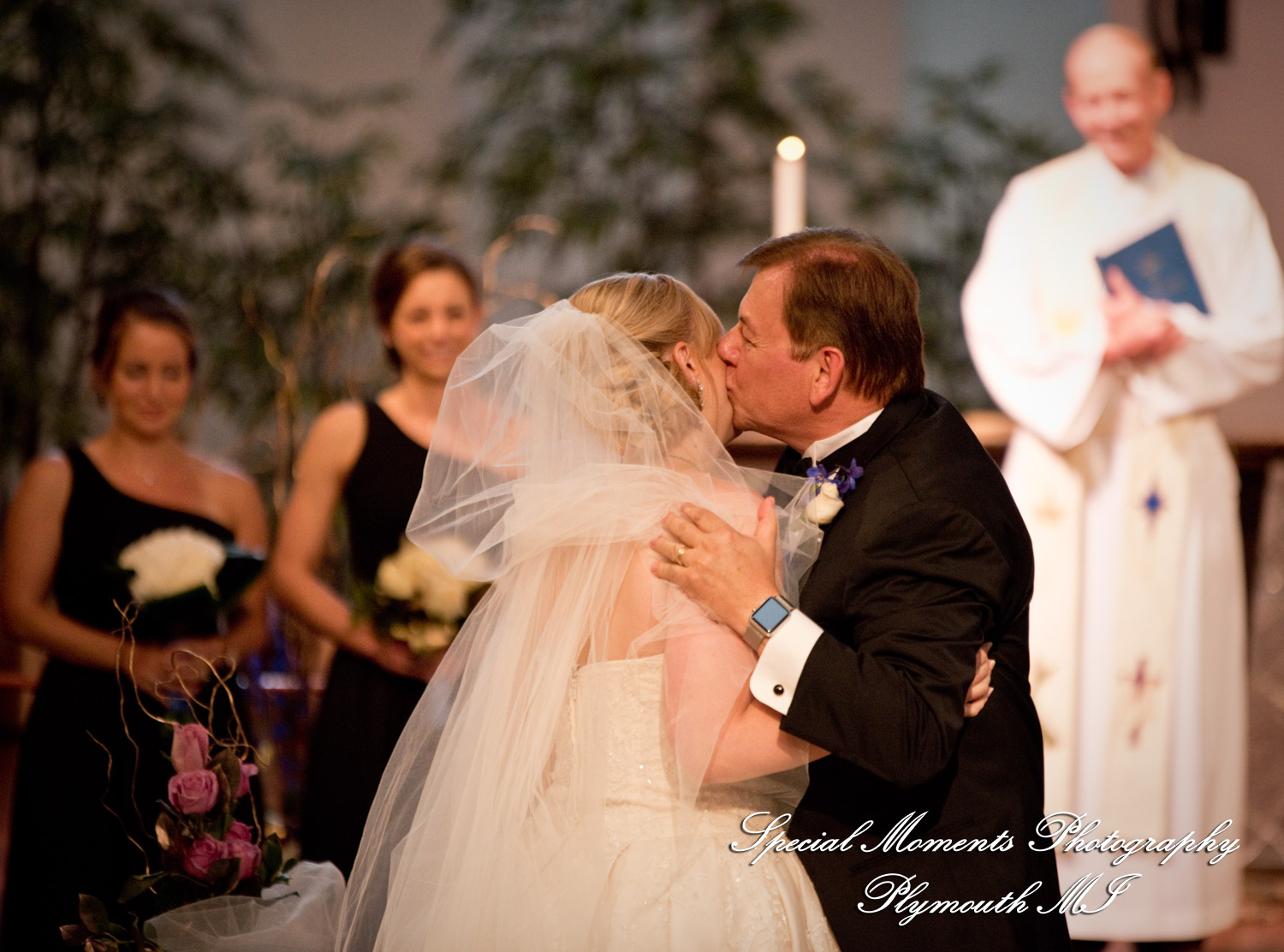 Charlotte & Andrew at Cross of Christ Lutheran Church Bloomfield Hills MI wedding photography