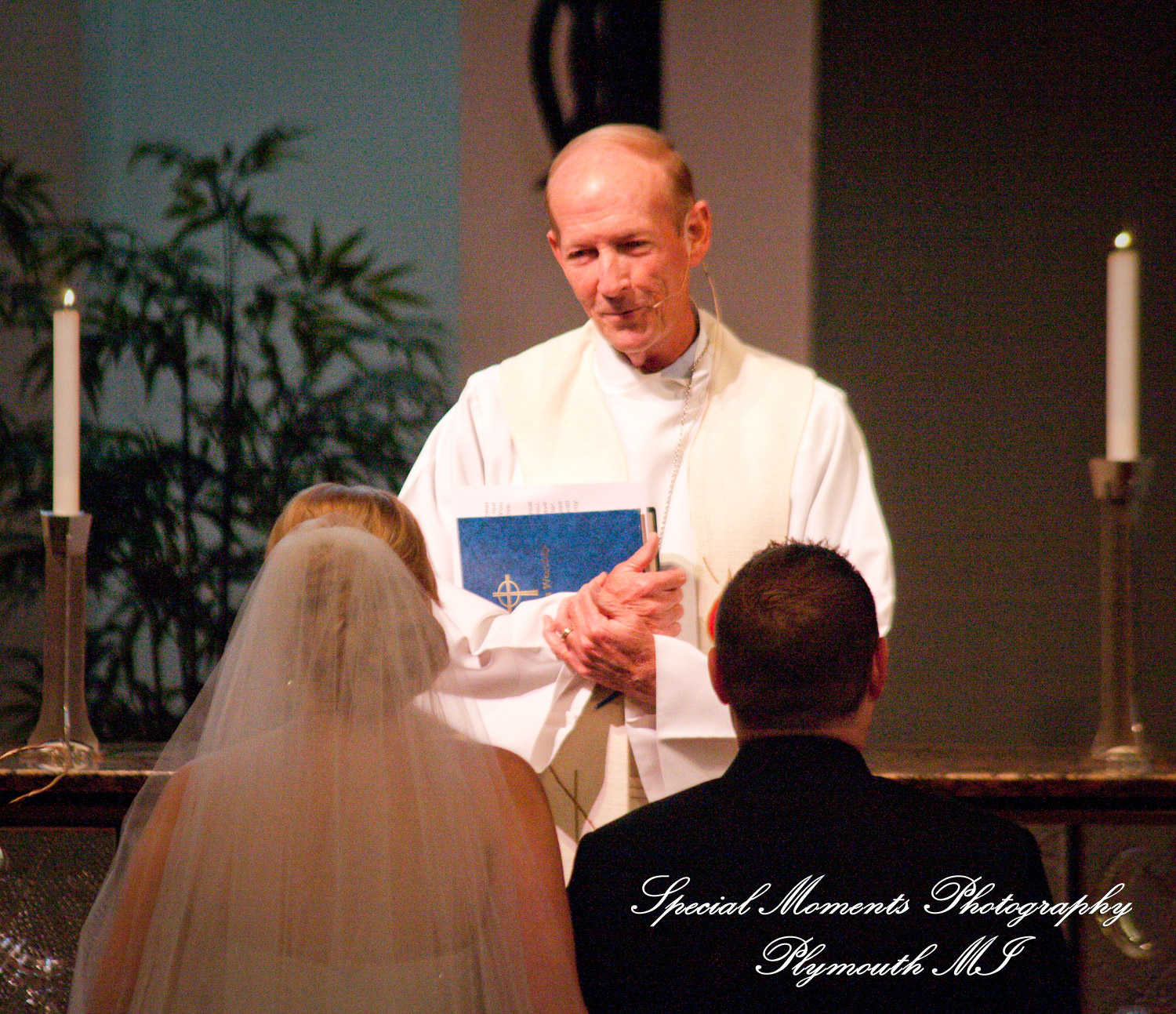 Charlotte & Andrew at Cross of Christ Lutheran Church Bloomfield Hills MI wedding photography