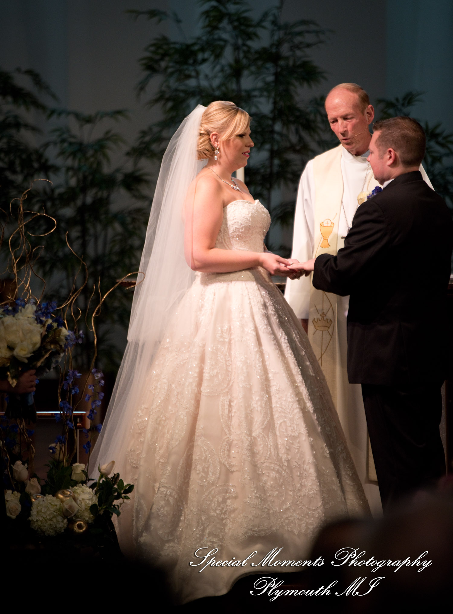 Charlotte & Andrew at Cross of Christ Lutheran Church Bloomfield Hills MI wedding photography