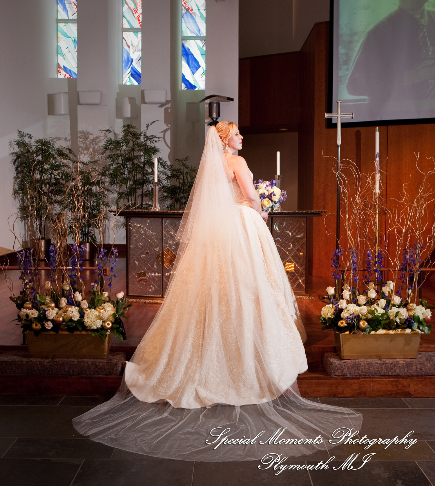 Charlotte & Andrew at Cross of Christ Lutheran Church Bloomfield Hills MI wedding photography