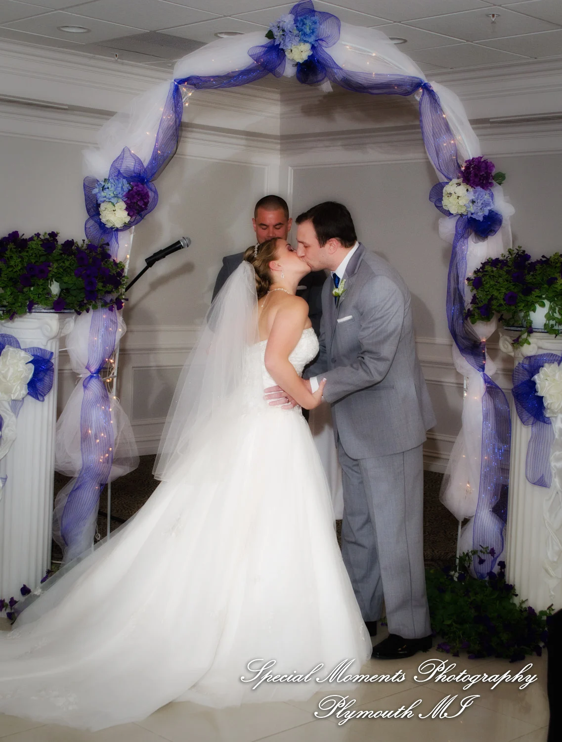 Shelby Gardens Shelby Twp MI wedding photograph