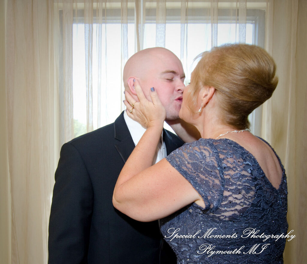 Rachael & Christopher at Warren Valley Golf Club Dearborn Heights MI wedding photography