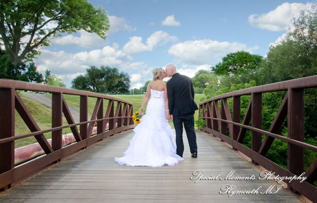 Rachael & Christopher at Warren Valley Golf Club Dearborn Heights MI wedding photography
