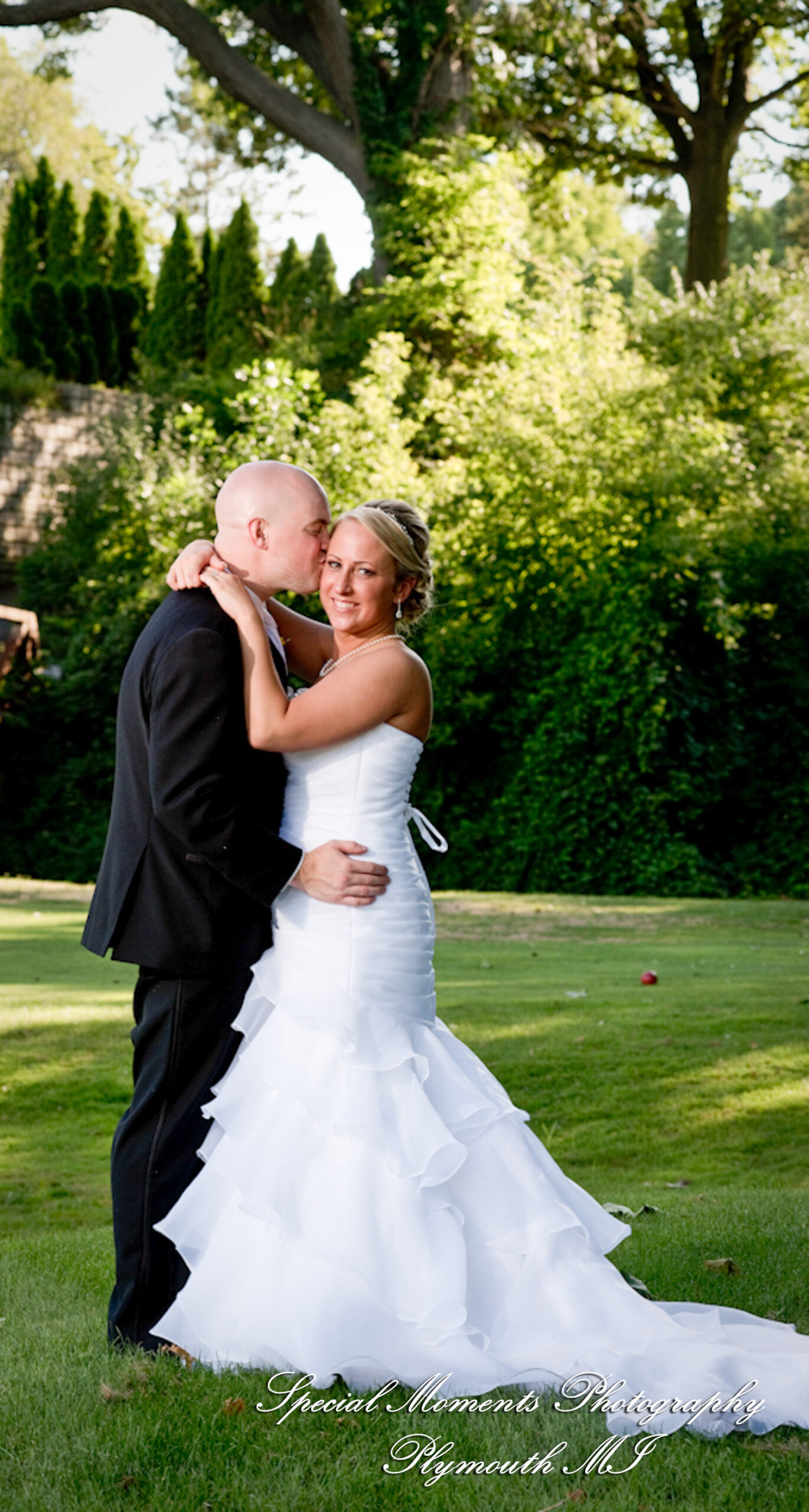 Rachael & Christopher at Warren Valley Golf Club Dearborn Heights MI wedding photography