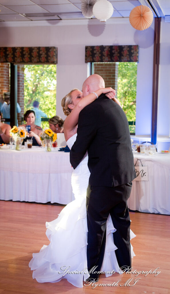 Rachael & Christopher at Warren Valley Golf Club Dearborn Heights MI wedding photography
